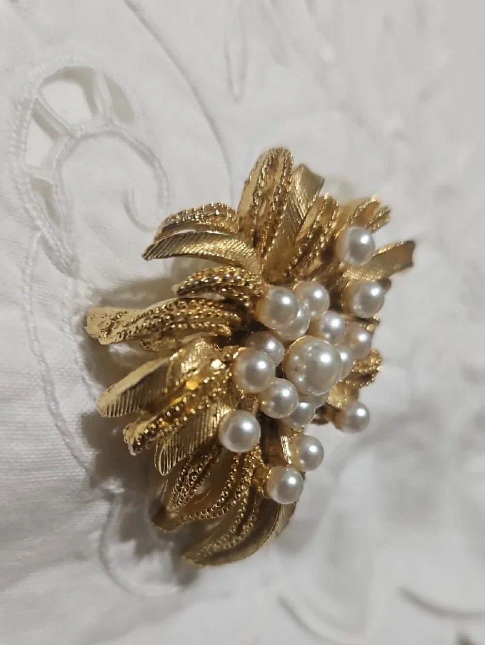 Vintage 50's-60's Lisner Brooch Mid-Century Costume Jewelry